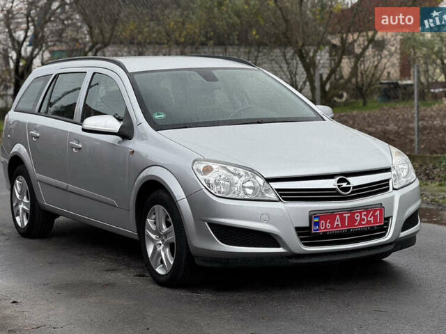 Серый Опель Астра, объемом двигателя 1.4 л и пробегом 199 тыс. км за 5350 $, фото 4 на Automoto.ua