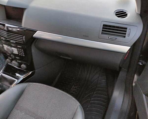 Опель Астра 2009 в Староконстантинов на Automoto.ua Серый Опель Астра, объемом двигателя 1.8 л и пробегом 198 тыс. км за 6099 $, фото 26 на Automoto.ua