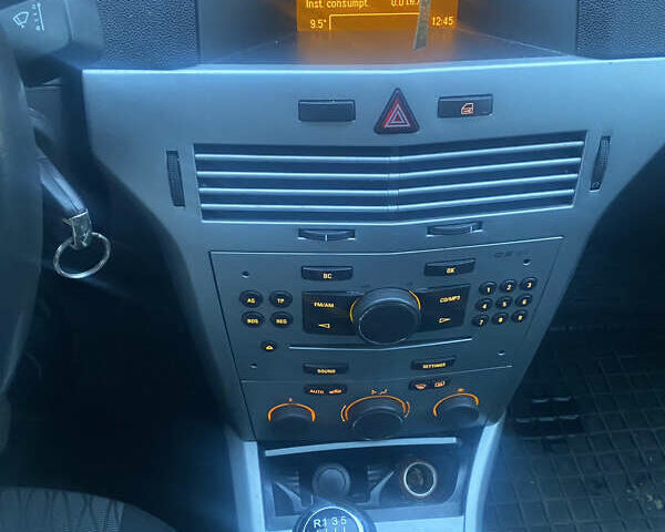 Серый Опель Астра, объемом двигателя 1.7 л и пробегом 275 тыс. км за 6300 $, фото 21 на Automoto.ua