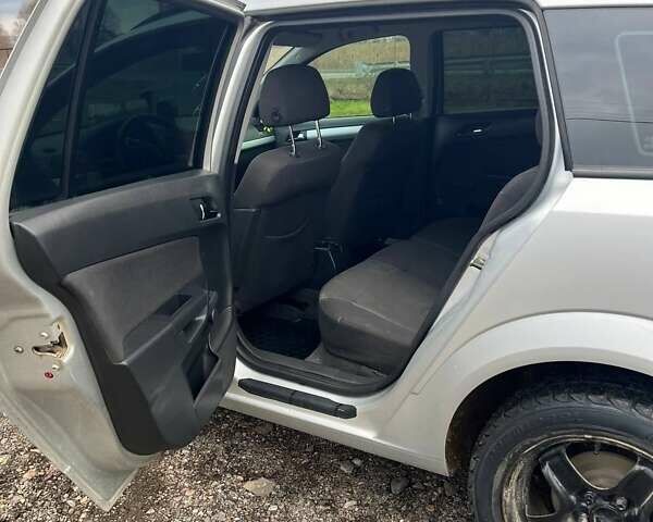 Серый Опель Астра, объемом двигателя 1.7 л и пробегом 197 тыс. км за 4900 $, фото 7 на Automoto.ua