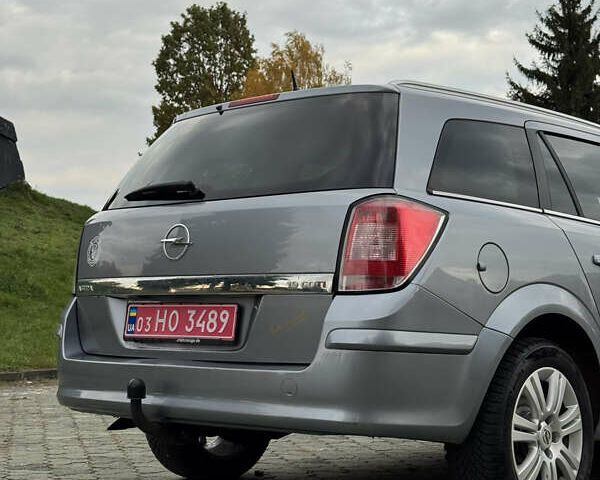 Опель Астра 2009 в Дубно на Automoto.ua Серый Опель Астра, объемом двигателя 1.9 л и пробегом 227 тыс. км за 6500 $, фото 9 на Automoto.ua