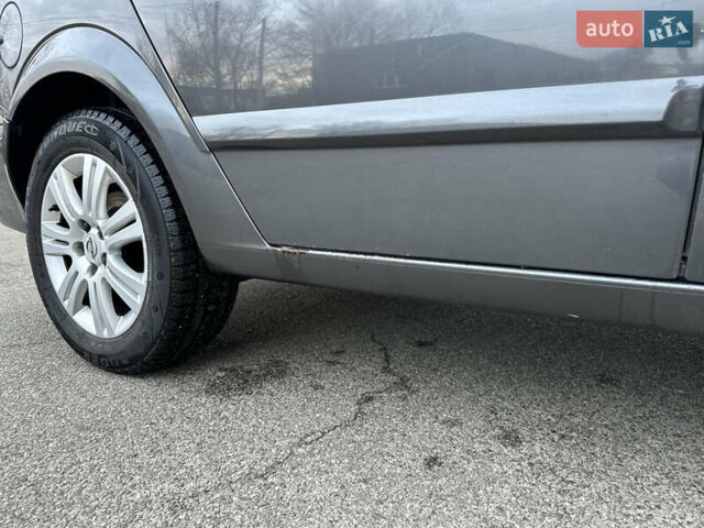 Серый Опель Астра, объемом двигателя 1.69 л и пробегом 300 тыс. км за 5500 $, фото 6 на Automoto.ua