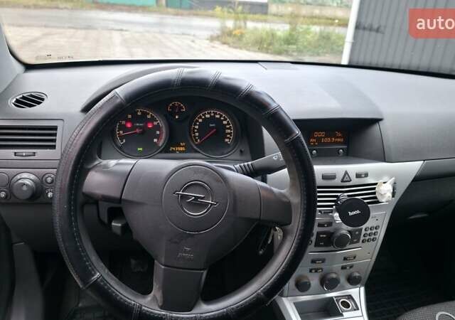 Опель Астра 2009 в Кролевце на Automoto.ua Серый Опель Астра, объемом двигателя 1.4 л и пробегом 244 тыс. км за 4950 $, фото 2 на Automoto.ua