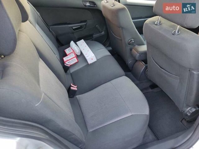 Серый Опель Астра, объемом двигателя 1.6 л и пробегом 240 тыс. км за 5550 $, фото 46 на Automoto.ua