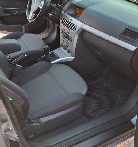 Серый Опель Астра, объемом двигателя 1.6 л и пробегом 208 тыс. км за 5900 $, фото 26 на Automoto.ua