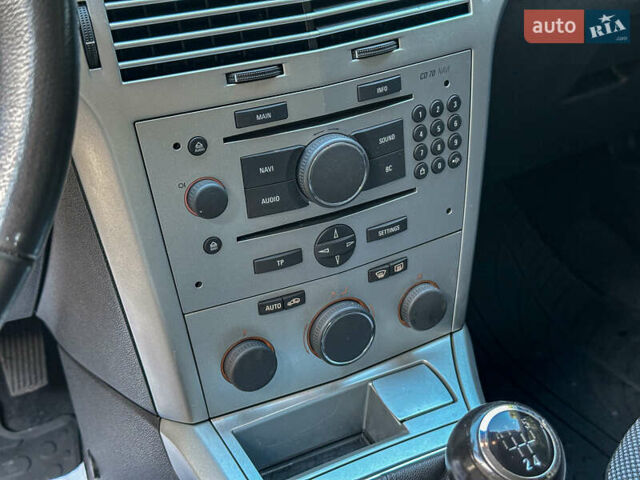 Серый Опель Астра, объемом двигателя 1.6 л и пробегом 210 тыс. км за 5500 $, фото 65 на Automoto.ua