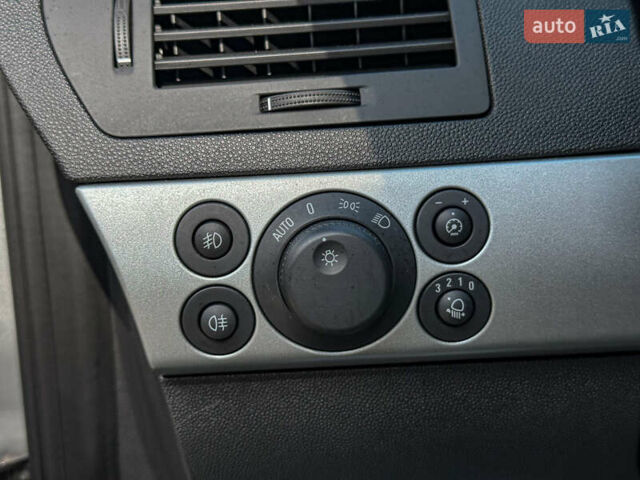 Серый Опель Астра, объемом двигателя 1.6 л и пробегом 210 тыс. км за 5500 $, фото 76 на Automoto.ua