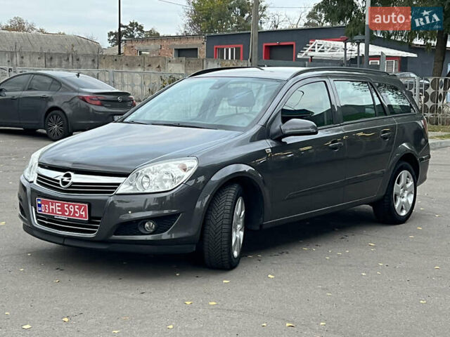 Серый Опель Астра, объемом двигателя 0 л и пробегом 230 тыс. км за 5700 $, фото 1 на Automoto.ua