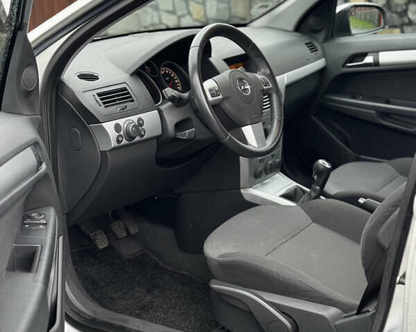 Серый Опель Астра, объемом двигателя 1.4 л и пробегом 199 тыс. км за 5350 $, фото 23 на Automoto.ua