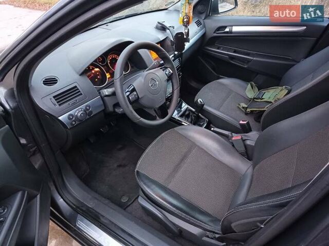 Серый Опель Астра, объемом двигателя 1.8 л и пробегом 261 тыс. км за 6500 $, фото 25 на Automoto.ua