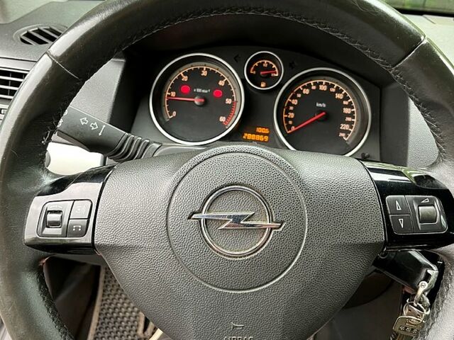 Опель Астра 2009 в Новорад-Волынском на Automoto.ua Серый Опель Астра, объемом двигателя 1.9 л и пробегом 289 тыс. км за 5100 $, фото 7 на Automoto.ua