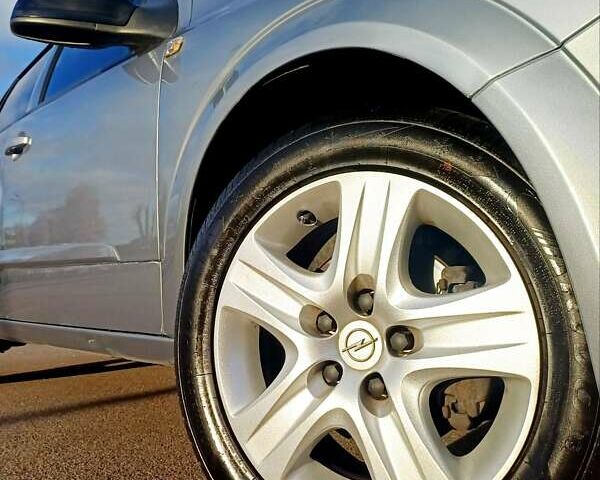 Серый Опель Астра, объемом двигателя 1.6 л и пробегом 200 тыс. км за 6150 $, фото 35 на Automoto.ua