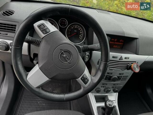 Опель Астра 2009 в Львове на Automoto.ua Серый Опель Астра, объемом двигателя 1.69 л и пробегом 191 тыс. км за 6200 $, фото 11 на Automoto.ua