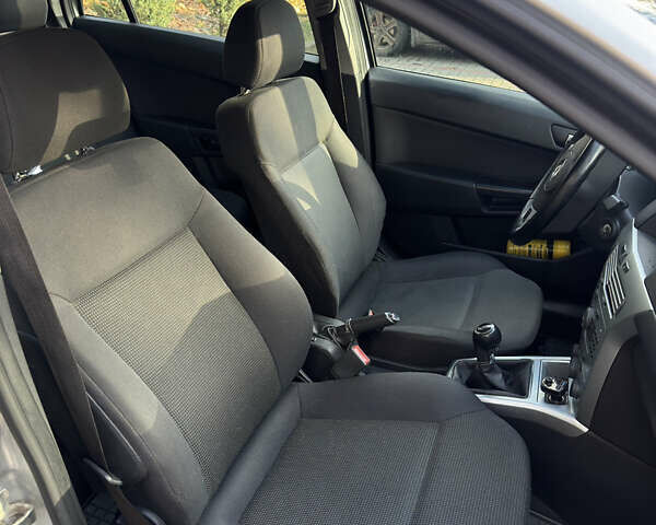 Серый Опель Астра, объемом двигателя 1.6 л и пробегом 260 тыс. км за 4750 $, фото 16 на Automoto.ua