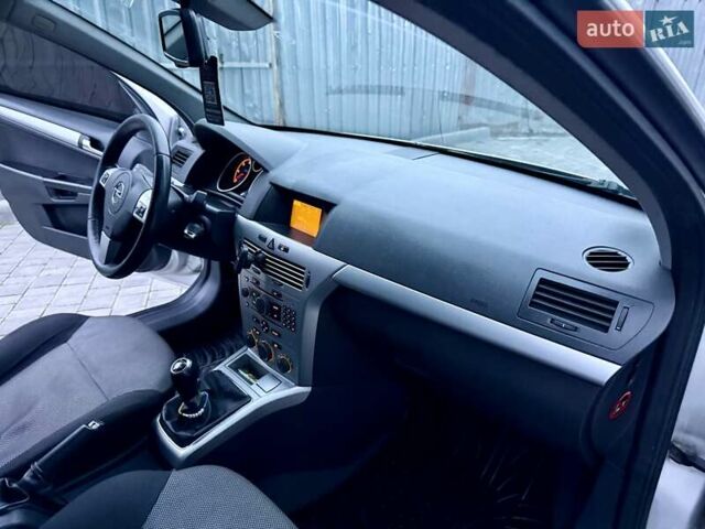 Серый Опель Астра, объемом двигателя 1.69 л и пробегом 252 тыс. км за 4999 $, фото 42 на Automoto.ua