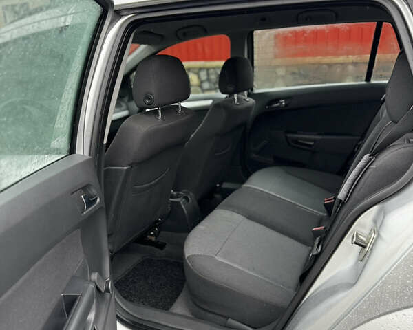 Серый Опель Астра, объемом двигателя 1.4 л и пробегом 199 тыс. км за 5350 $, фото 31 на Automoto.ua