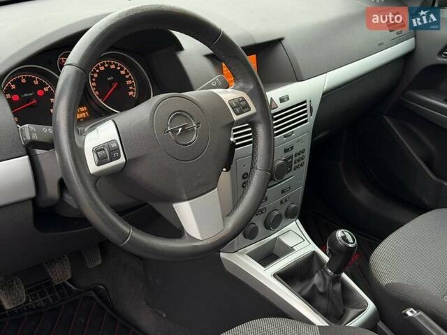 Серый Опель Астра, объемом двигателя 1.6 л и пробегом 218 тыс. км за 5900 $, фото 10 на Automoto.ua