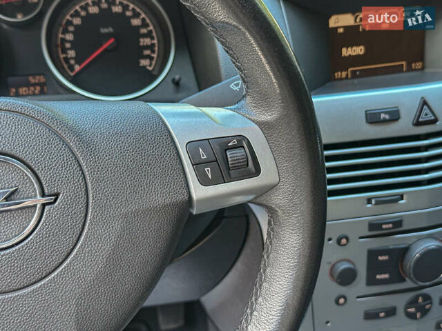 Серый Опель Астра, объемом двигателя 1.6 л и пробегом 210 тыс. км за 5500 $, фото 71 на Automoto.ua