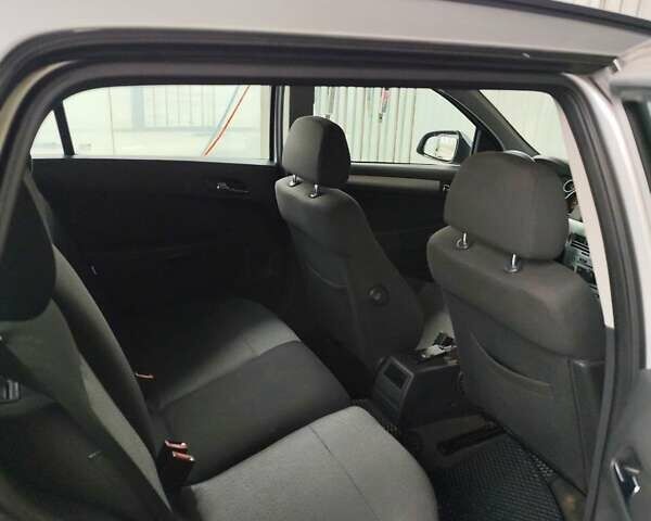 Серый Опель Астра, объемом двигателя 1.7 л и пробегом 200 тыс. км за 5750 $, фото 11 на Automoto.ua