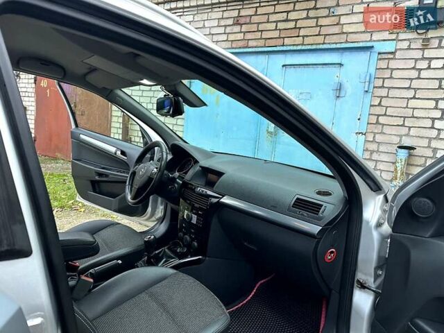 Серый Опель Астра, объемом двигателя 1.7 л и пробегом 304 тыс. км за 5800 $, фото 31 на Automoto.ua