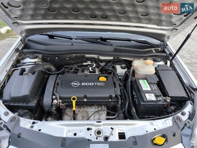 Серый Опель Астра, объемом двигателя 1.6 л и пробегом 229 тыс. км за 6000 $, фото 17 на Automoto.ua