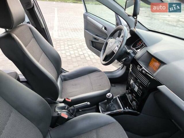 Серый Опель Астра, объемом двигателя 1.6 л и пробегом 229 тыс. км за 6000 $, фото 21 на Automoto.ua