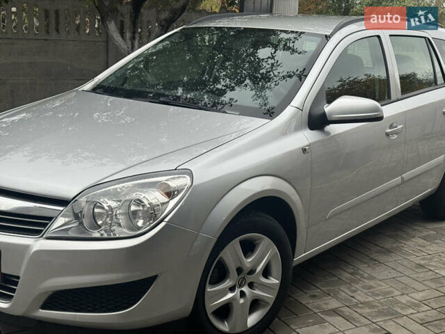 Серый Опель Астра, объемом двигателя 1.6 л и пробегом 237 тыс. км за 6300 $, фото 1 на Automoto.ua