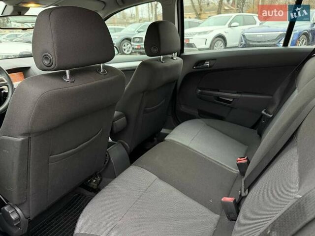 Серый Опель Астра, объемом двигателя 1.6 л и пробегом 218 тыс. км за 5900 $, фото 15 на Automoto.ua