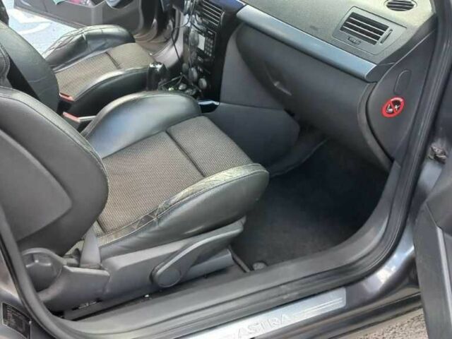 Серый Опель Астра, объемом двигателя 1.7 л и пробегом 320 тыс. км за 4900 $, фото 6 на Automoto.ua