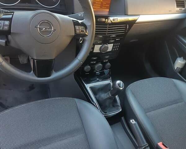 Опель Астра 2009 в Черкассах на Automoto.ua Серый Опель Астра, объемом двигателя 1.6 л и пробегом 259 тыс. км за 6600 $, фото 12 на Automoto.ua