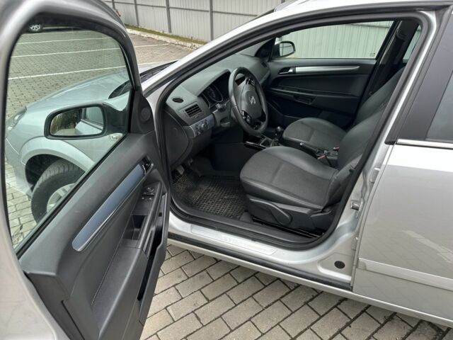 Серый Опель Астра, объемом двигателя 1.6 л и пробегом 250 тыс. км за 5500 $, фото 2 на Automoto.ua