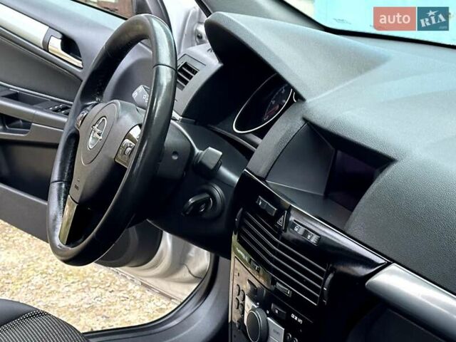 Сірий Опель Астра, об'ємом двигуна 1.7 л та пробігом 304 тис. км за 5800 $, фото 37 на Automoto.ua