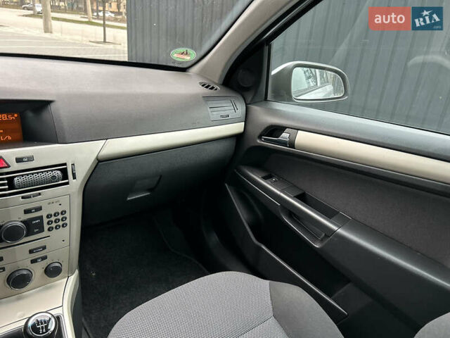 Сірий Опель Астра, об'ємом двигуна 1.6 л та пробігом 152 тис. км за 5999 $, фото 17 на Automoto.ua