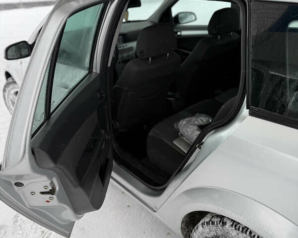 Сірий Опель Астра, об'ємом двигуна 1.91 л та пробігом 329 тис. км за 4700 $, фото 8 на Automoto.ua