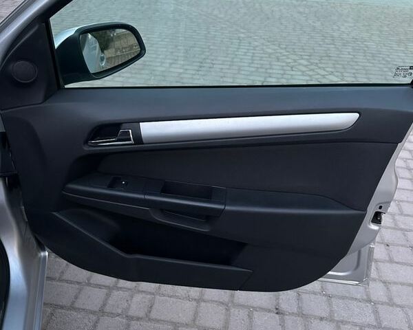 Серый Опель Астра, объемом двигателя 1.6 л и пробегом 226 тыс. км за 5599 $, фото 12 на Automoto.ua