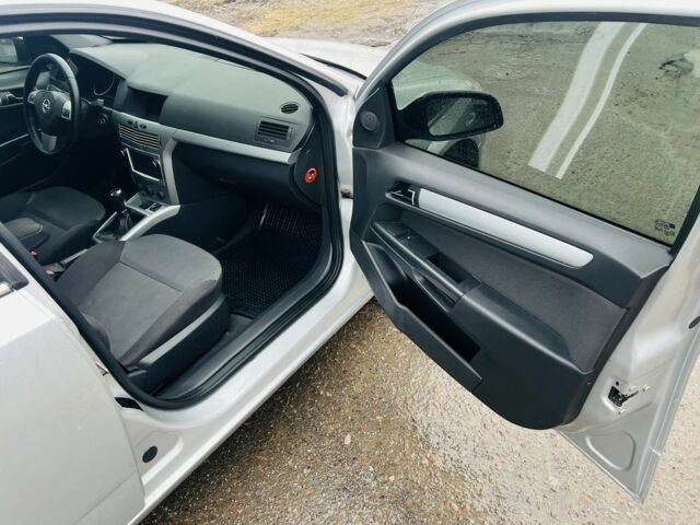 Серый Опель Астра, объемом двигателя 1.6 л и пробегом 183 тыс. км за 5300 $, фото 14 на Automoto.ua