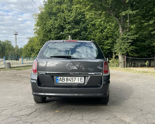 Серый Опель Астра, объемом двигателя 1.6 л и пробегом 235 тыс. км за 5500 $, фото 4 на Automoto.ua
