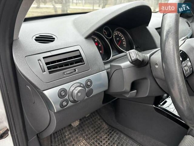 Серый Опель Астра, объемом двигателя 1.9 л и пробегом 222 тыс. км за 5990 $, фото 19 на Automoto.ua