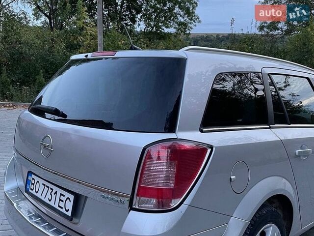 Серый Опель Астра, объемом двигателя 1.7 л и пробегом 300 тыс. км за 4950 $, фото 7 на Automoto.ua