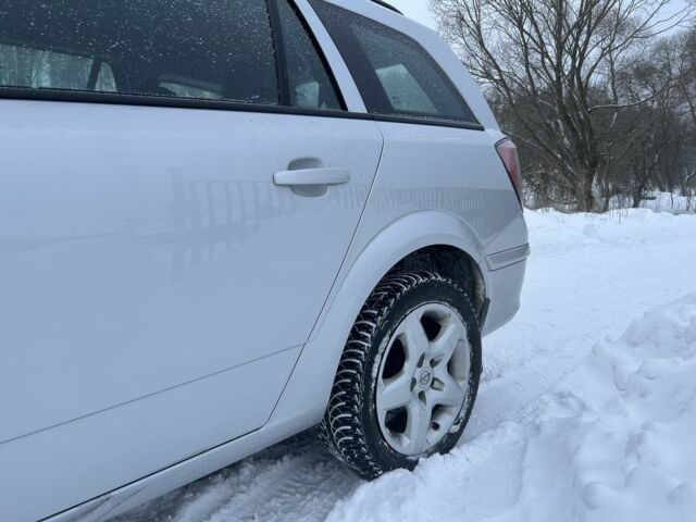 Серый Опель Астра, объемом двигателя 1.7 л и пробегом 280 тыс. км за 4399 $, фото 5 на Automoto.ua