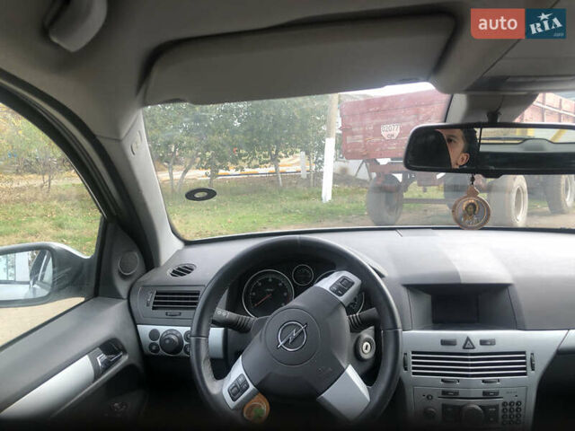 Серый Опель Астра, объемом двигателя 1.7 л и пробегом 199 тыс. км за 5700 $, фото 11 на Automoto.ua