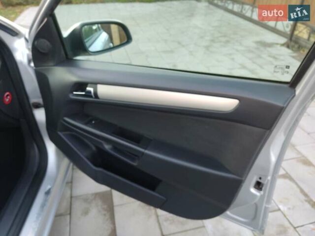 Серый Опель Астра, объемом двигателя 1.6 л и пробегом 240 тыс. км за 5550 $, фото 49 на Automoto.ua