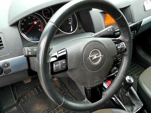 Серый Опель Астра, объемом двигателя 1.8 л и пробегом 222 тыс. км за 3950 $, фото 10 на Automoto.ua