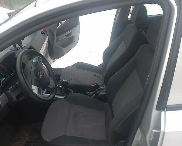 Серый Опель Астра, объемом двигателя 1.9 л и пробегом 330 тыс. км за 5200 $, фото 14 на Automoto.ua