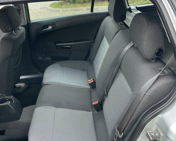 Сірий Опель Астра, об'ємом двигуна 1.6 л та пробігом 206 тис. км за 5600 $, фото 41 на Automoto.ua