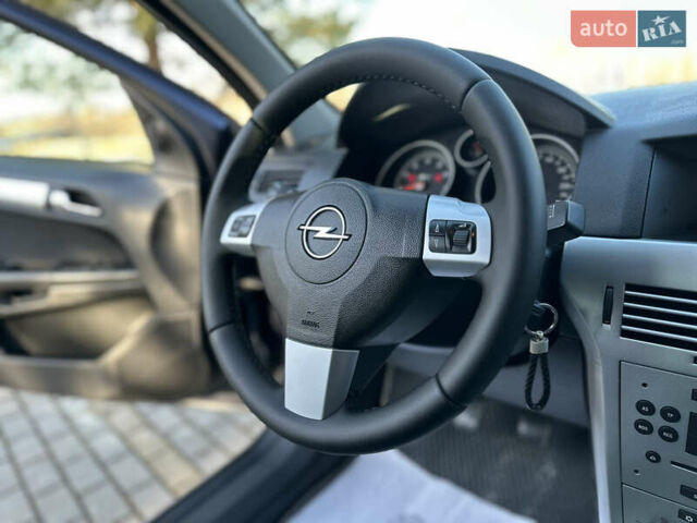 Серый Опель Астра, объемом двигателя 1.6 л и пробегом 212 тыс. км за 5499 $, фото 116 на Automoto.ua