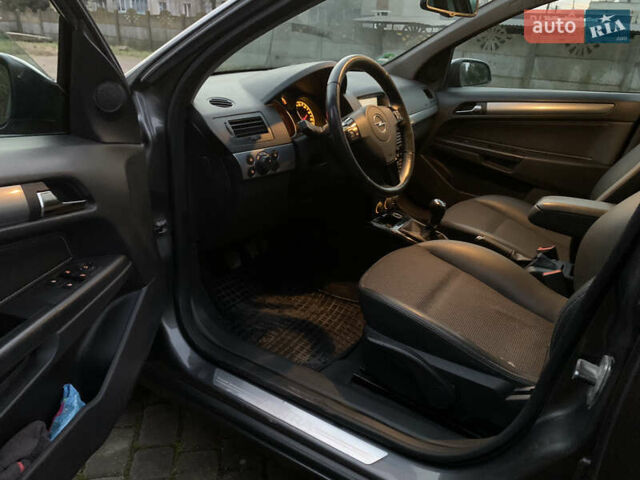 Серый Опель Астра, объемом двигателя 1.69 л и пробегом 294 тыс. км за 5000 $, фото 11 на Automoto.ua