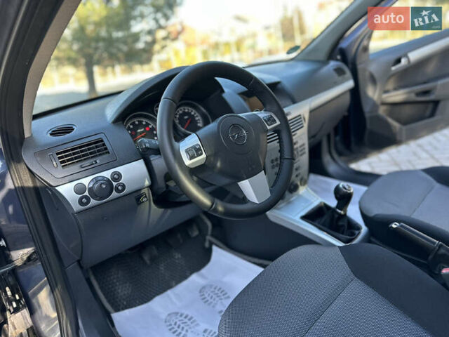 Серый Опель Астра, объемом двигателя 1.6 л и пробегом 212 тыс. км за 5799 $, фото 134 на Automoto.ua