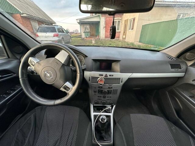 Серый Опель Астра, объемом двигателя 1.7 л и пробегом 230 тыс. км за 4950 $, фото 6 на Automoto.ua