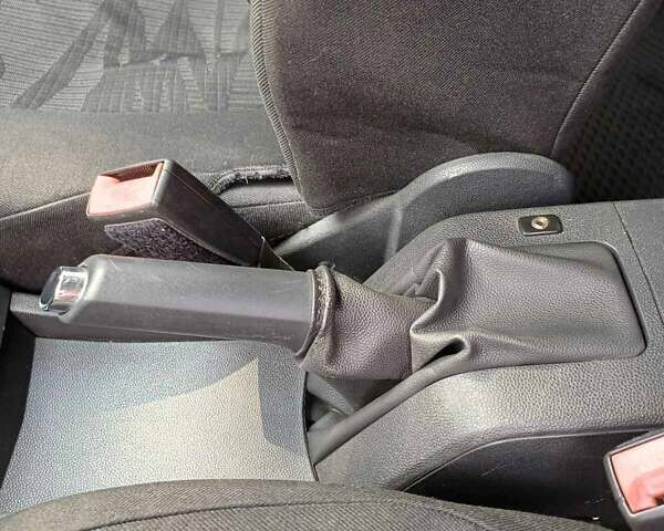 Серый Опель Астра, объемом двигателя 1.6 л и пробегом 312 тыс. км за 7000 $, фото 10 на Automoto.ua